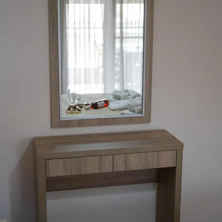 Theo And Irin's דירה פלוגיטה